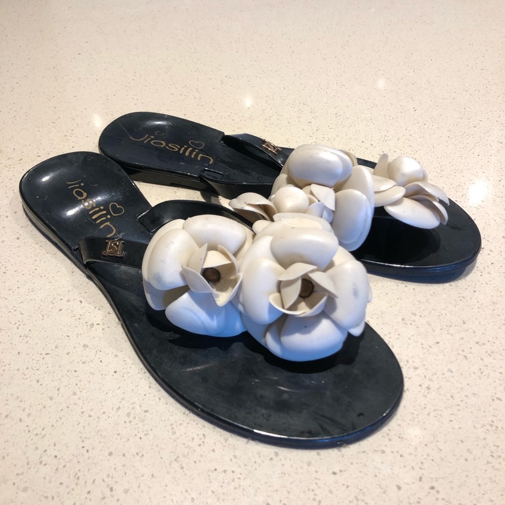 🌷4/$20 Boutique floral black and white 3 camellia jelly sandal flip flops 39